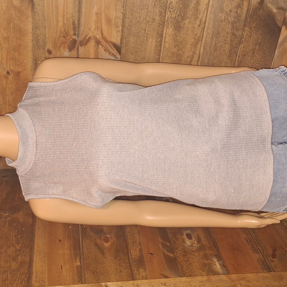 Maurices mock neck Ribbed Sleeveless blouse size medium